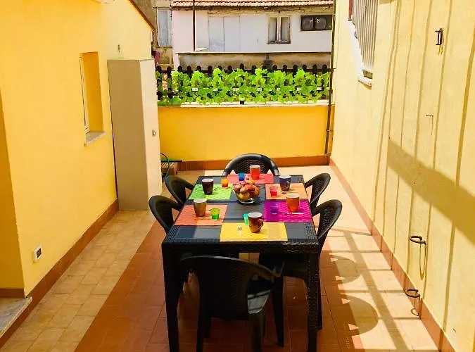 Orchidea Gialla Apartment *